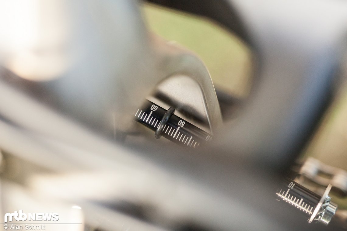 Da mit dem Meterstab rein, während der Fahrer drauf sitzt?