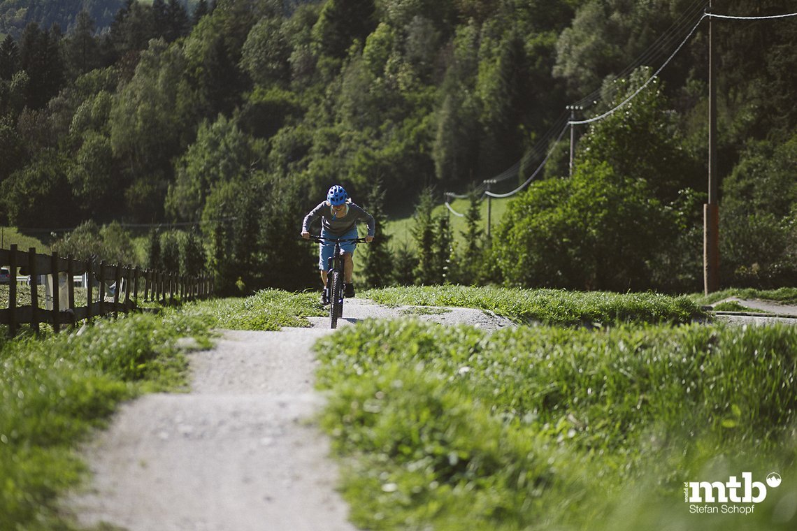 Der ideale Ausklang auf dem Pumptrack des M2 Bikeshops in Sterzing.