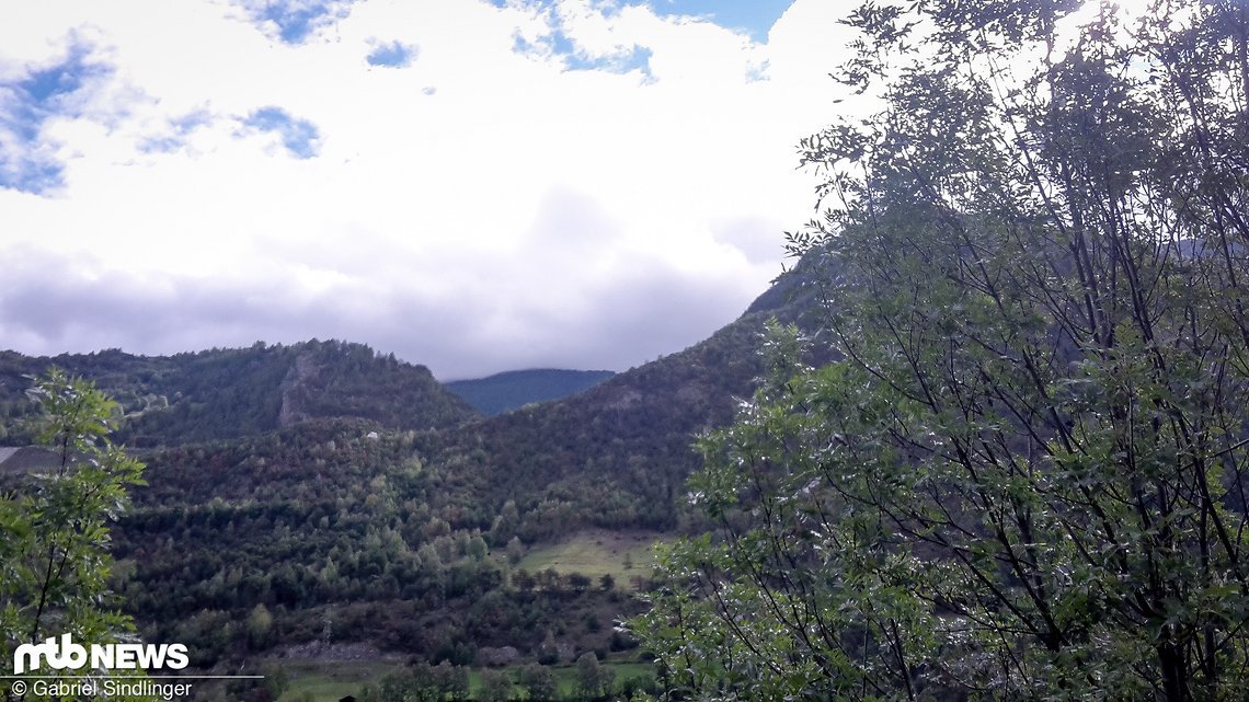 Auf der Königsetappe war es zeitweise ziemlich kalt und bewölkt. Trotzdem waren die Trails in einem top Zustand und staubtrocken. Auf der Königsetappe war es zeitweise ziemlich kalt und bewölkt. Trotzdem waren die Trails in einem top Zustand und staubtrocken.