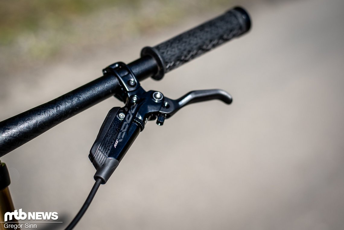 Eine hochwertige SRAM Code RSC-Bremsanlage mit 200 mm Scheiben sorgt für Bremspower satt.
