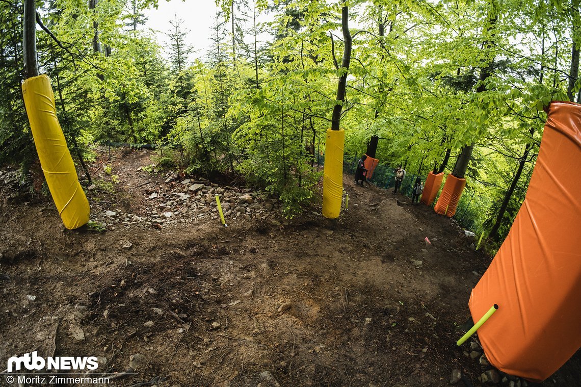 Ab etwa der Hälfte der Strecke sind immer wieder kurze, sehr steile Passagen eingestreut