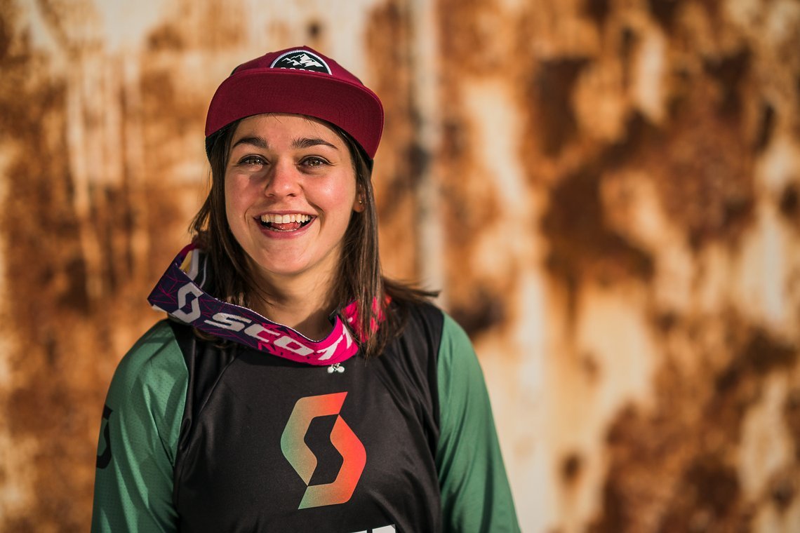 Marine Cabirou ist eine der schnellsten Damen der Downhill-Welt und hat schon diverse Podium-Platzierungen erreicht.