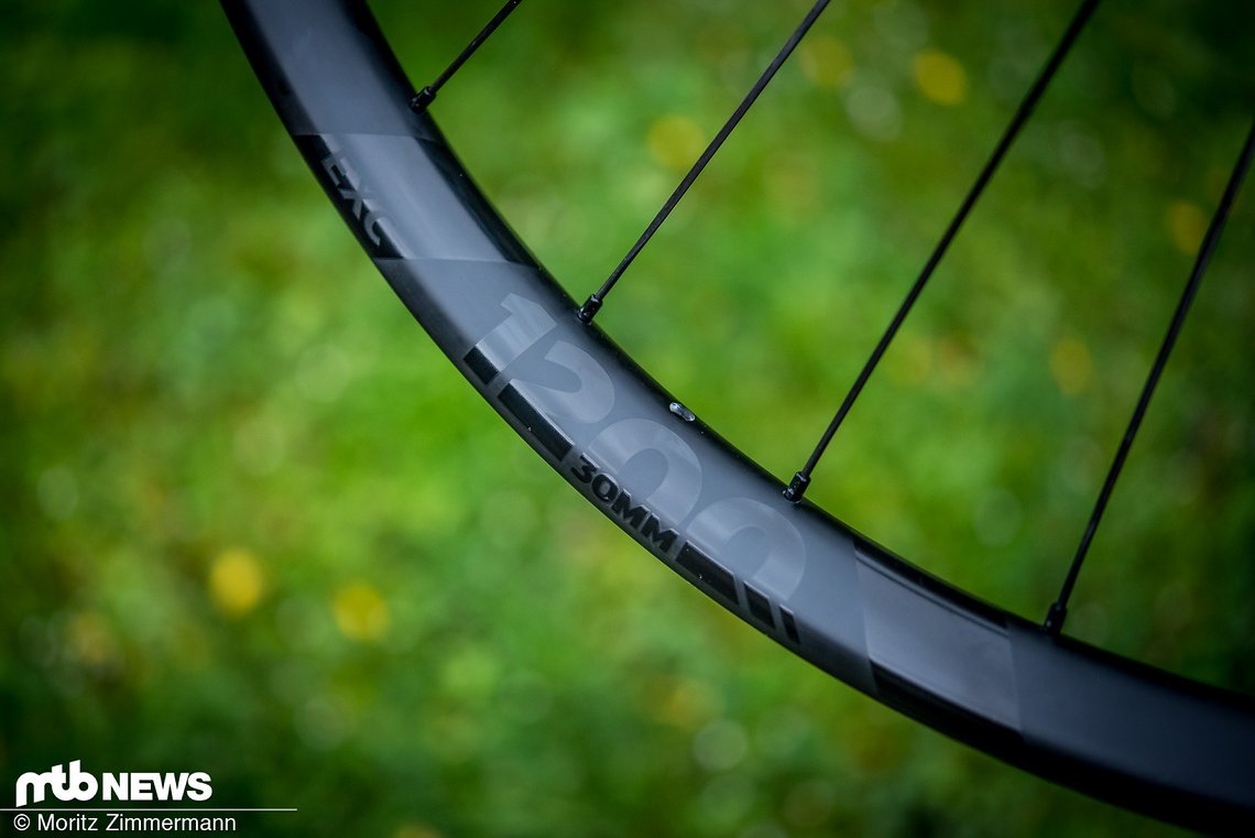 Mit dem EXC 1200 Spline bietet DT Swiss erstmals einen Carbon-Laufradsatz für den Enduro-Einsatz an.