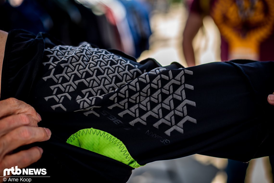 Es gibt sowohl Bibshorts …