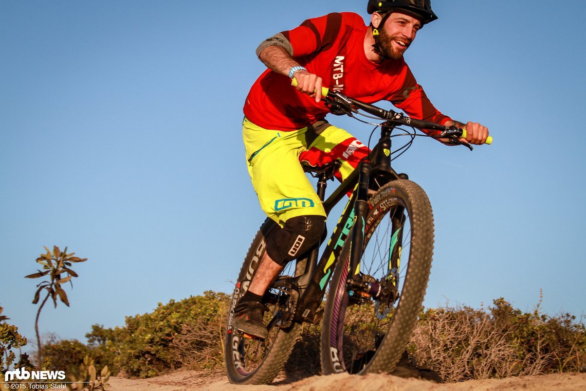 Macht Laune: die Geometrie des Trek Stache ist verspielt und trotz der etwas trägeren Reifen lässt es sich mit viel Spaß über den Trail bewegen