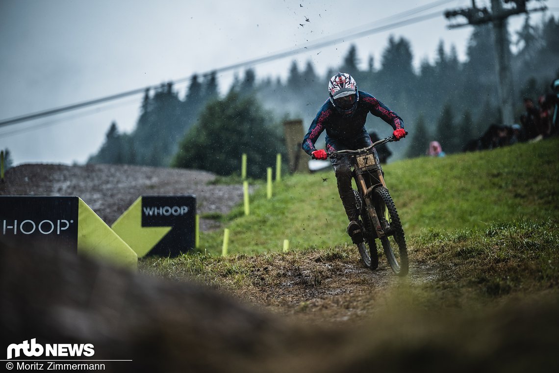 Im Vorjahr konnte Benoit Coulanges hier das perfekte Rennwochenende hinlegen. Das ist ihm dieses Jahr nicht gelungen, was die Fans aber nicht davon abgehalten hat, den Commencal-Fahrer ausgiebig abzufeiern