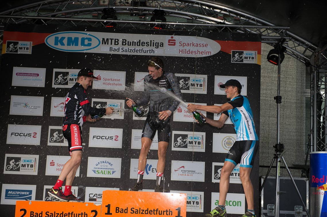 Die U19-Jungs beim Feiern: Tobias Eise,  Anders Bregnhoj und Maximilian Brandl