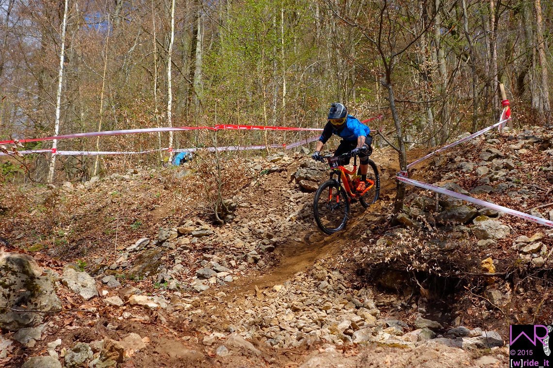 Björn Stukenkemper vom Team Bayeride in der Schotterwüste auf Stage 1