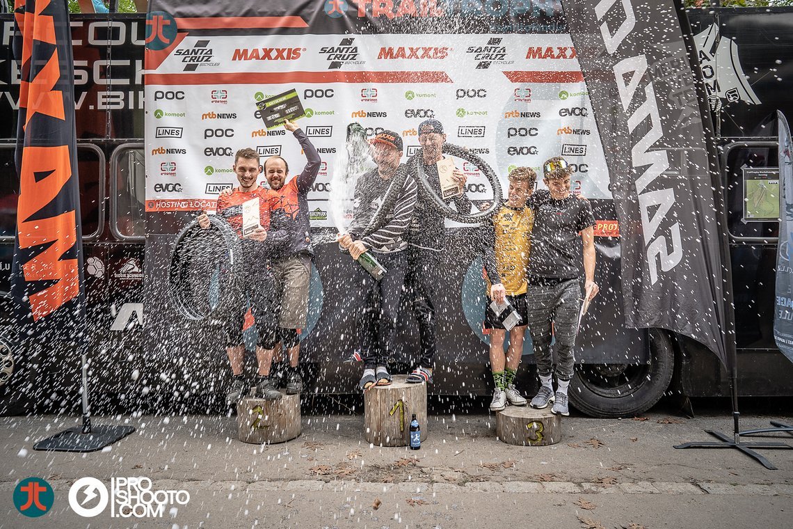 Podium Duo Men