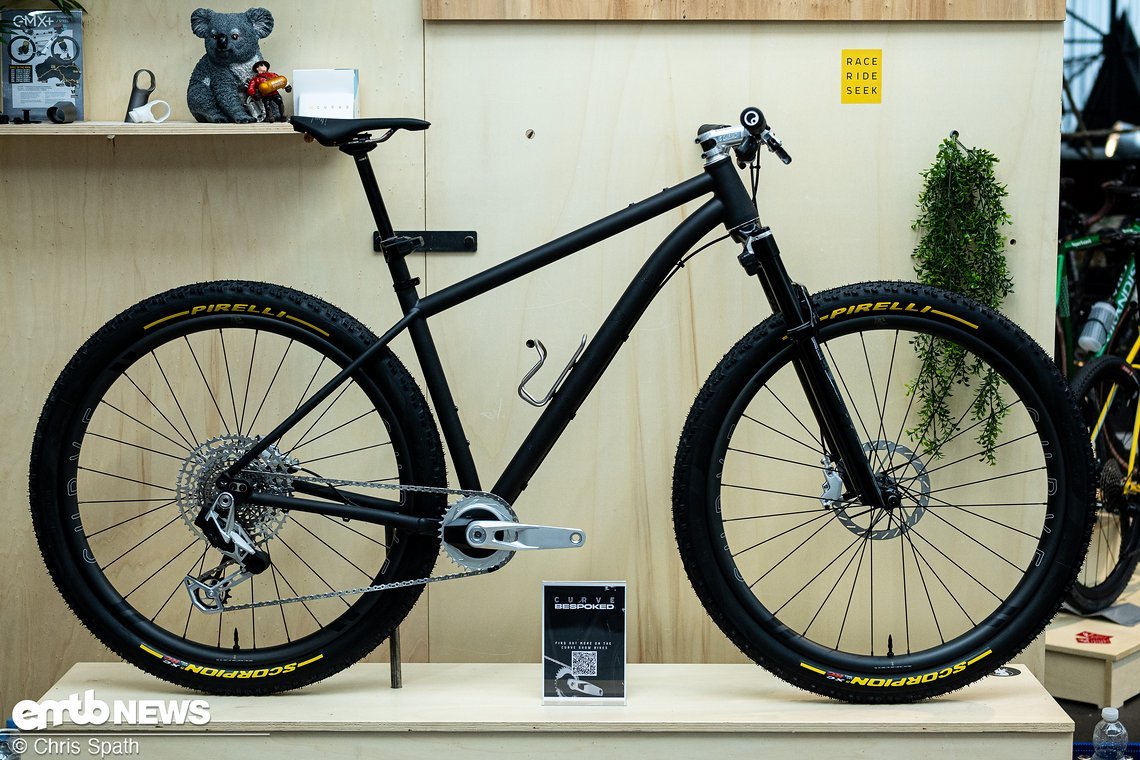 Curve hatte ein schlichtes Hardtail mit SRAM-Special-Edition Komponenten dabei.