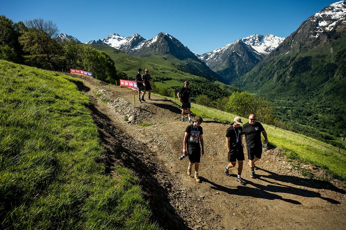 Ein altes, chinesisches Sprichwort besagt, dass auf jede vernünftige Downhill-Strecke eine ordentliche Whoops-Sektion gehört
