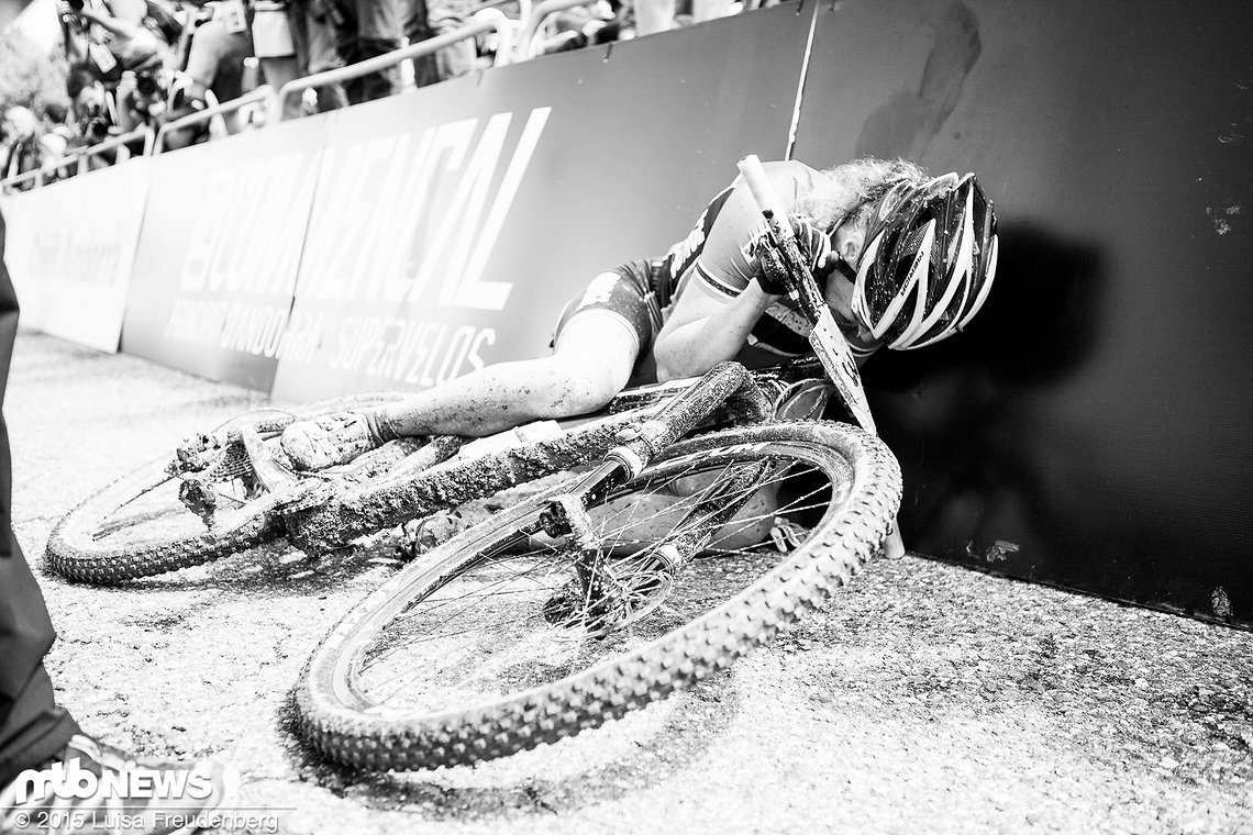 Gunn-Rita Dahle-Flesjaa total ausgepowert nach einer harten Schlussrunde gegen Catharine Pendrel. Platz 4 für die Norwegerin.