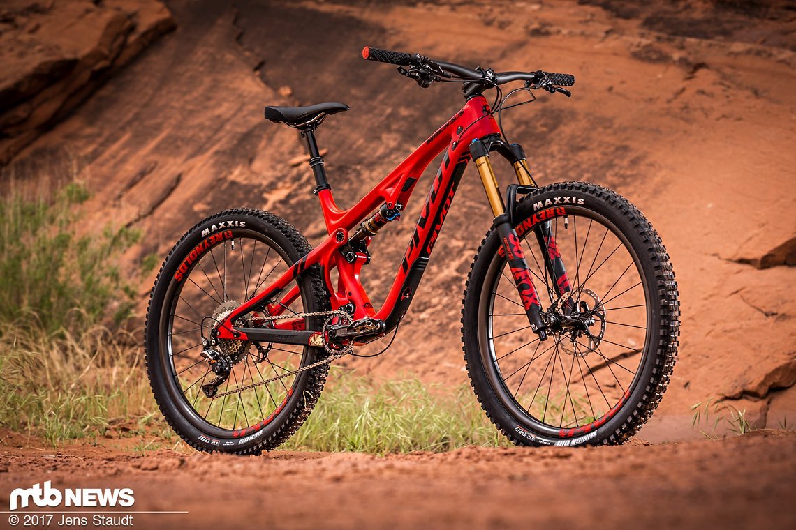 Pivot Mach 5.5 Carbon in mattem Blutrot