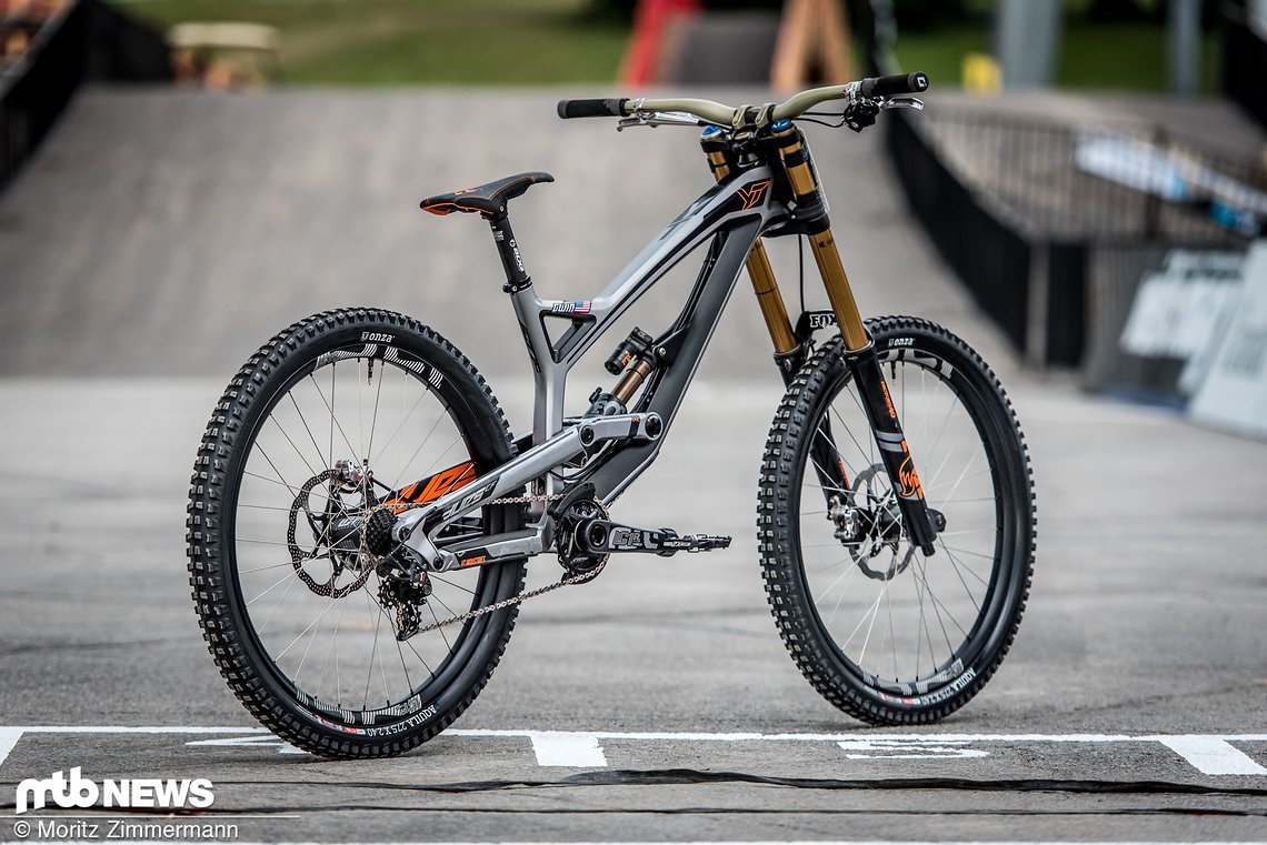 Auf diesem YT Tues CF konnte Aaron Gwin nicht nur die letzten beiden Weltcups der Saison 2017 gewinnen, sondern sicherte sich darüber hinaus auch noch den Sieg in der Gesamtwertung Auf diesem YT Tues CF konnte Aaron Gwin nicht nur die letzten beiden Weltcups der Saison 2017 gewinnen, sondern sicherte sich darüber hinaus auch noch den Sieg in der Gesamtwertung