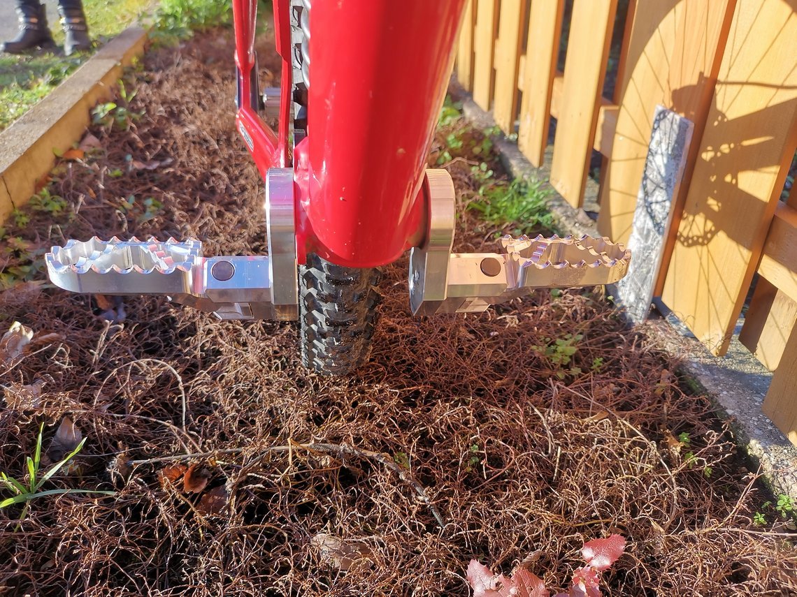 Beim Chainless-Rennen bei den „Downchillmasters“ in Schulenberg kam die Idee für Fußrasten statt Pedalen