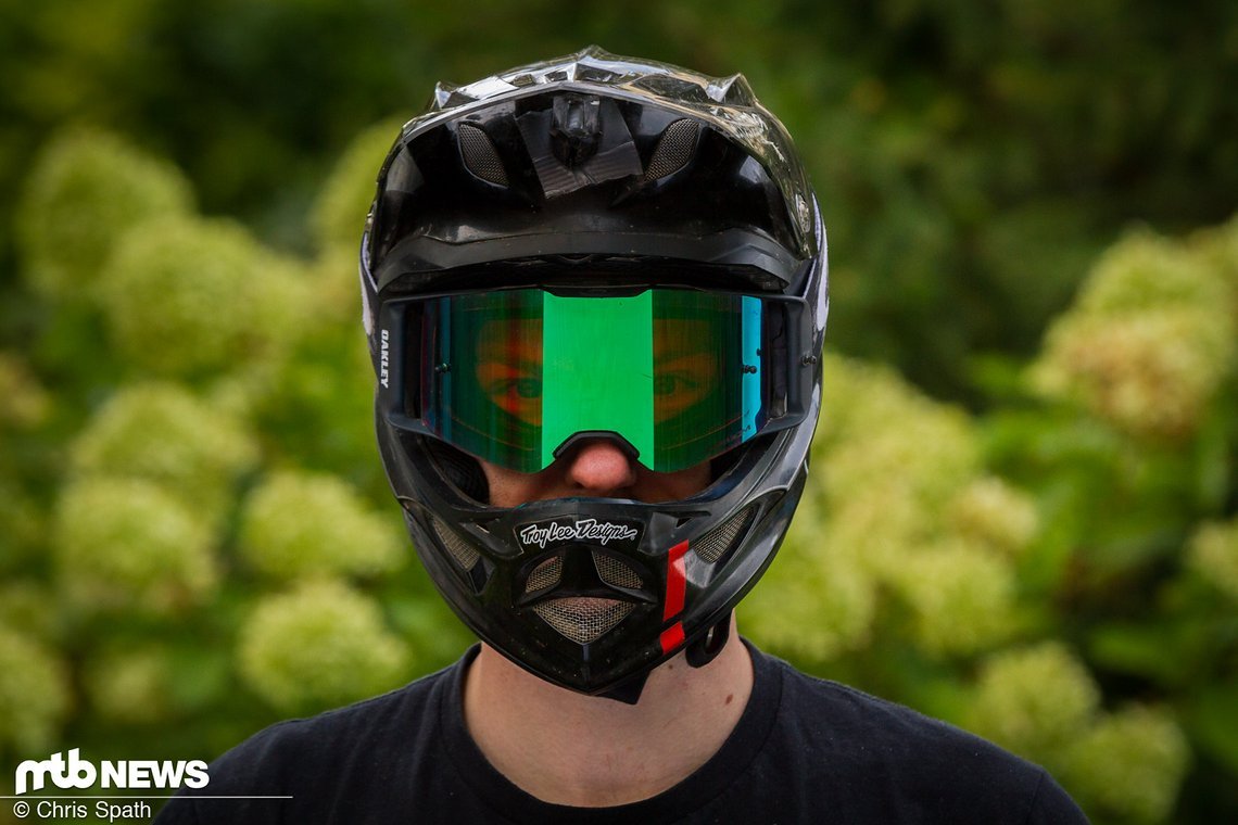 Kein Problem am wohl populärsten Vollvisierhelm: dem Troy Lee Designs D3