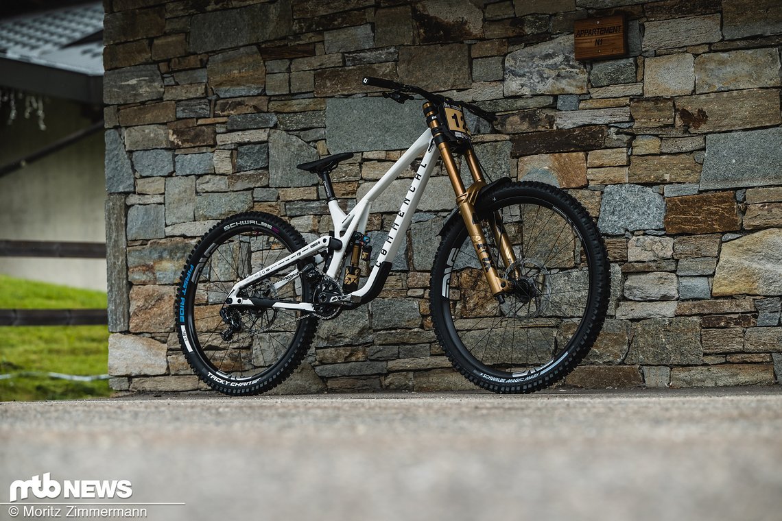 boxengasse-les-gets-commencal-nicole-95666