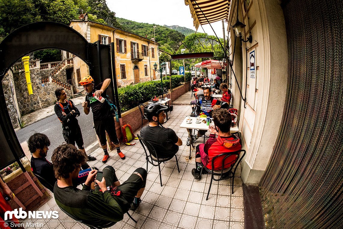 Schöne Cafes findet man sowohl in Italien als auch in Frankreich