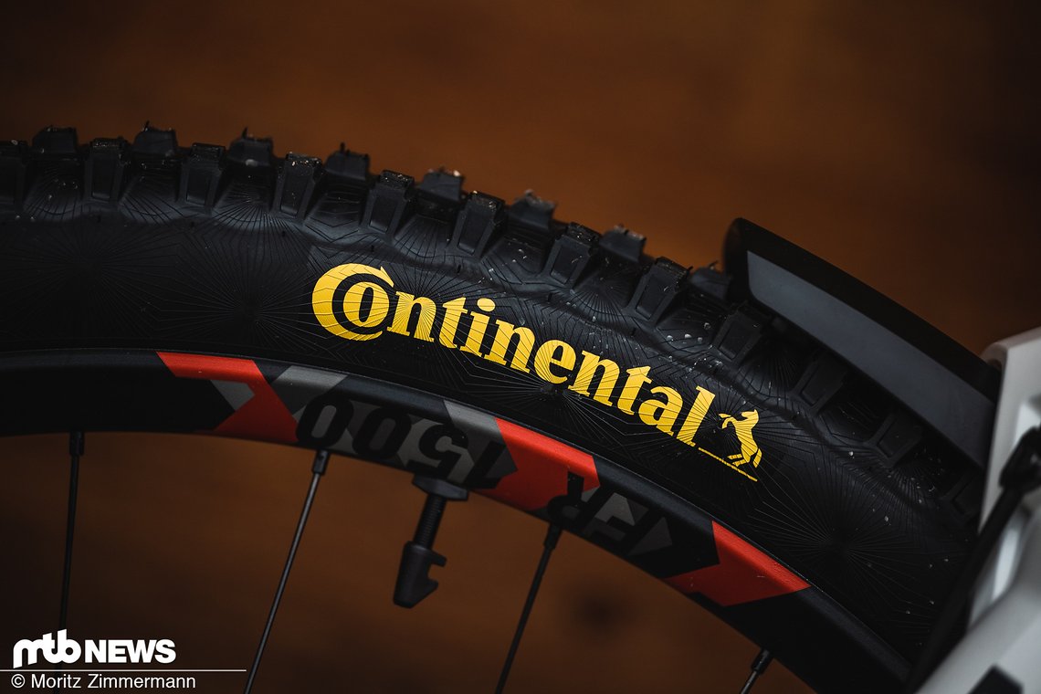 … und Continental-Reifen bringen den Grip auf den Trail.