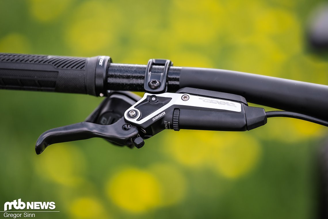 Nicht ganz so erhaben fällt die Bremsleistung der wenngleich edlen SRAM Code Ultimate Stealth aus.