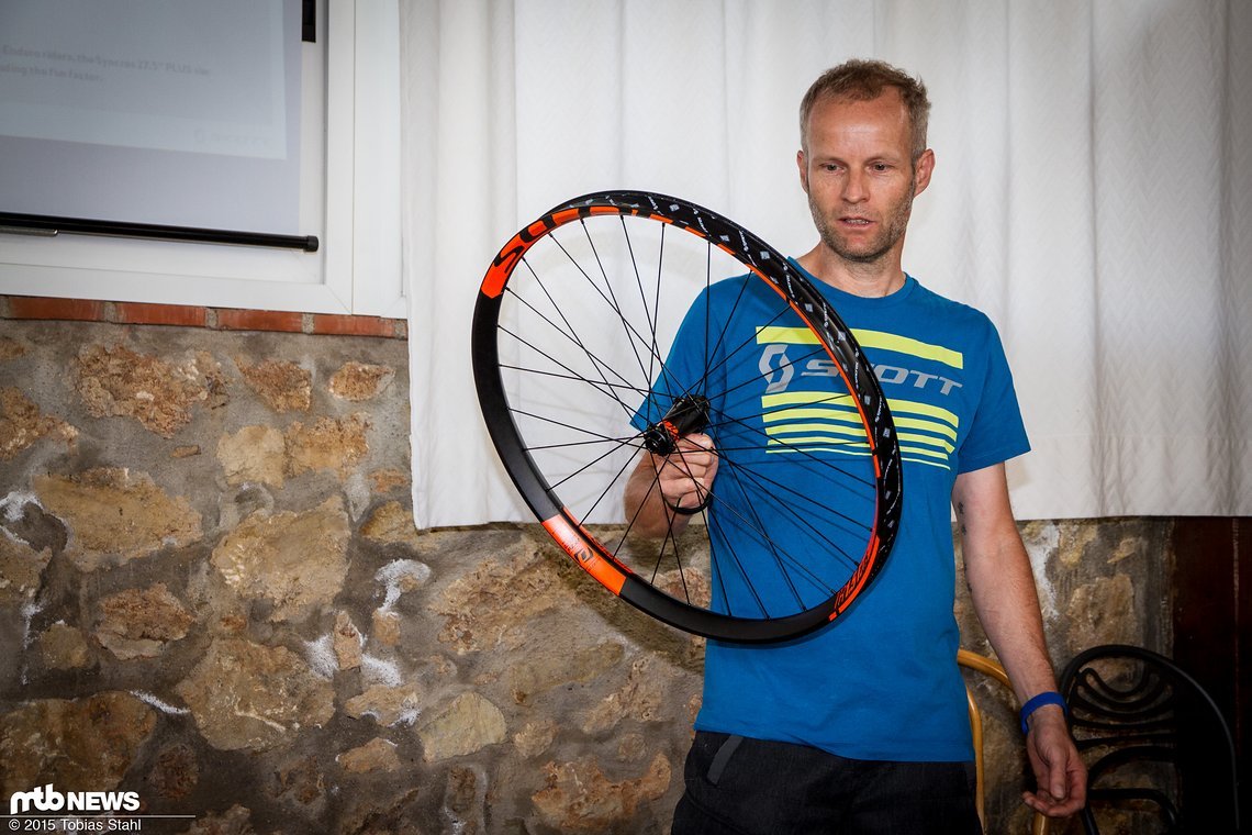 Rene Krattinger, Produktmanager für das Genius ist sich sicher, dass die breiten Felgen und Laufräder das Mountainbiken einen Schritt weiter bringen können.