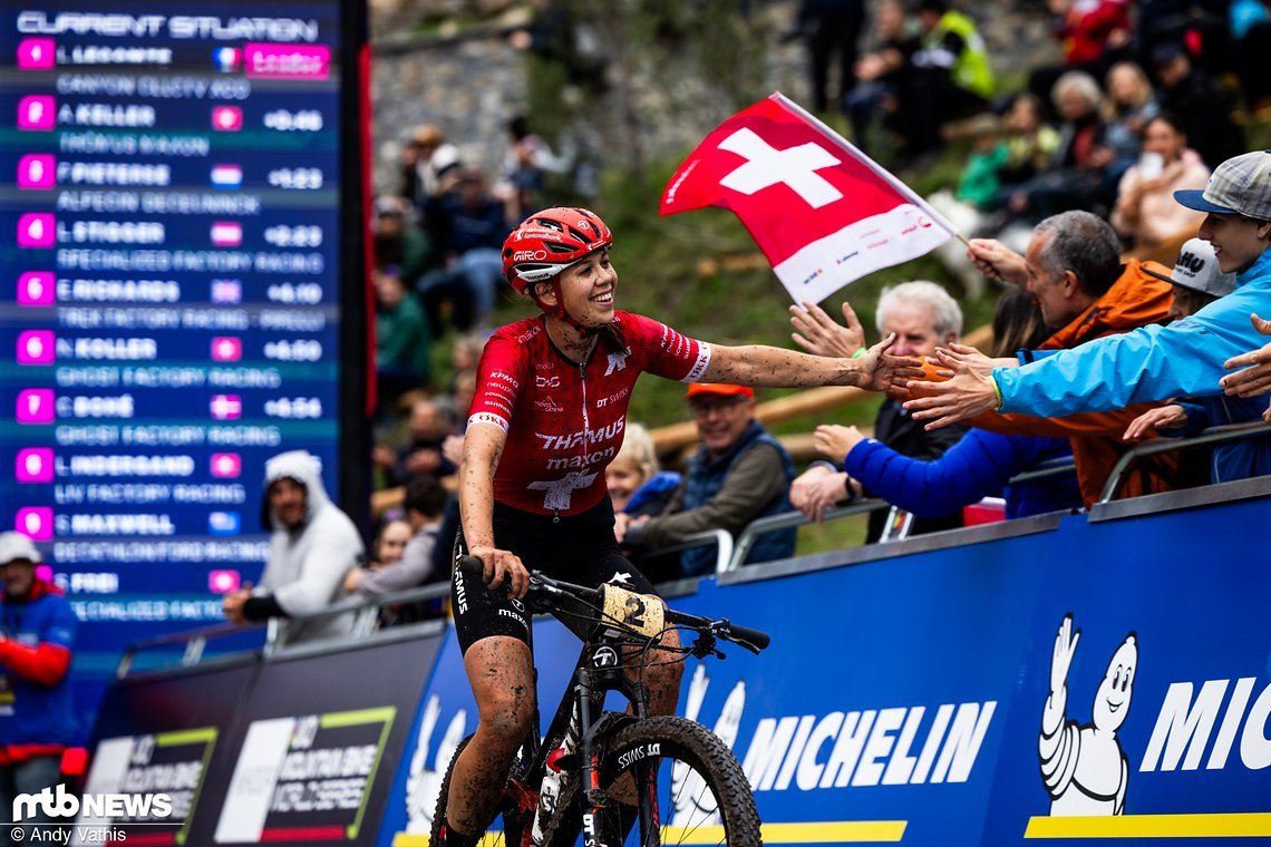 Nur unwesentlich weniger glücklich schien Alessandra Keller angesichts ihres zweiten Platzes gewesen zu sein, zumal die heimischen Fans sich besonders über diesen Erfolg freuten.