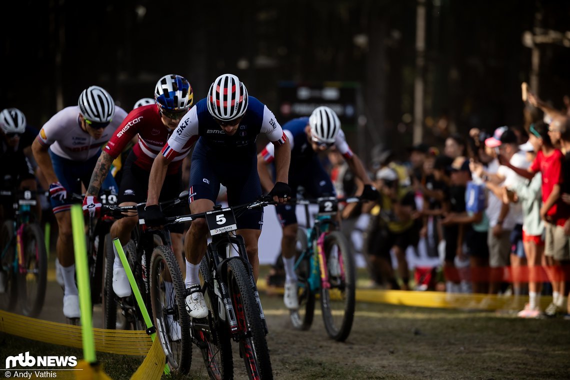 Jordan Sarrou war der Fahrer, der im Short Track der Herren immer wieder das Tempo vorgab.