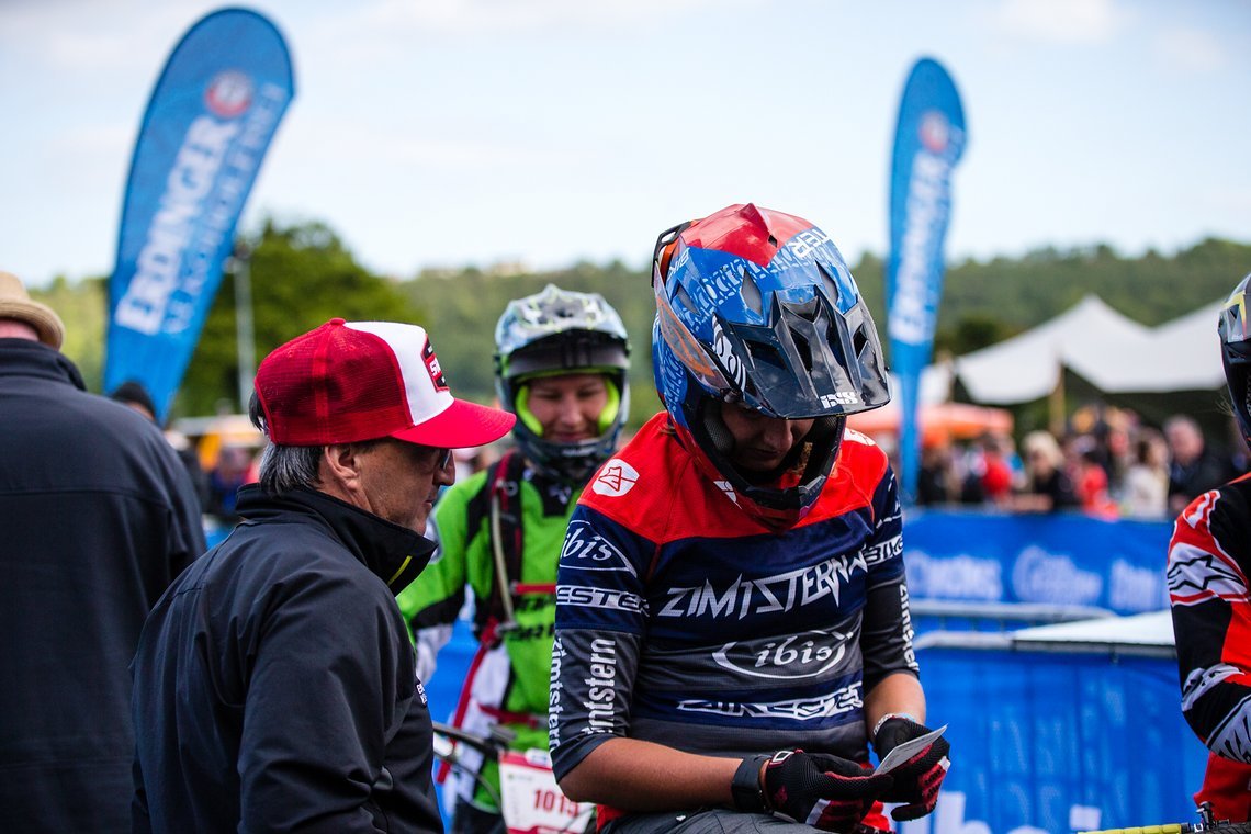 Zieleinlauf mit Speaker und Enduro „Pape“ Enrico Guala