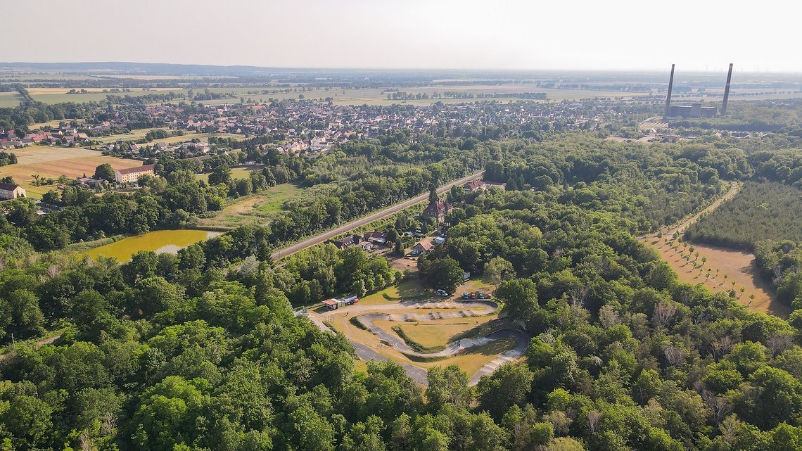 Kraftwerk, Bahnlinie, BMX-Strecke und knapp 3.000 Einwohner. Plessa.