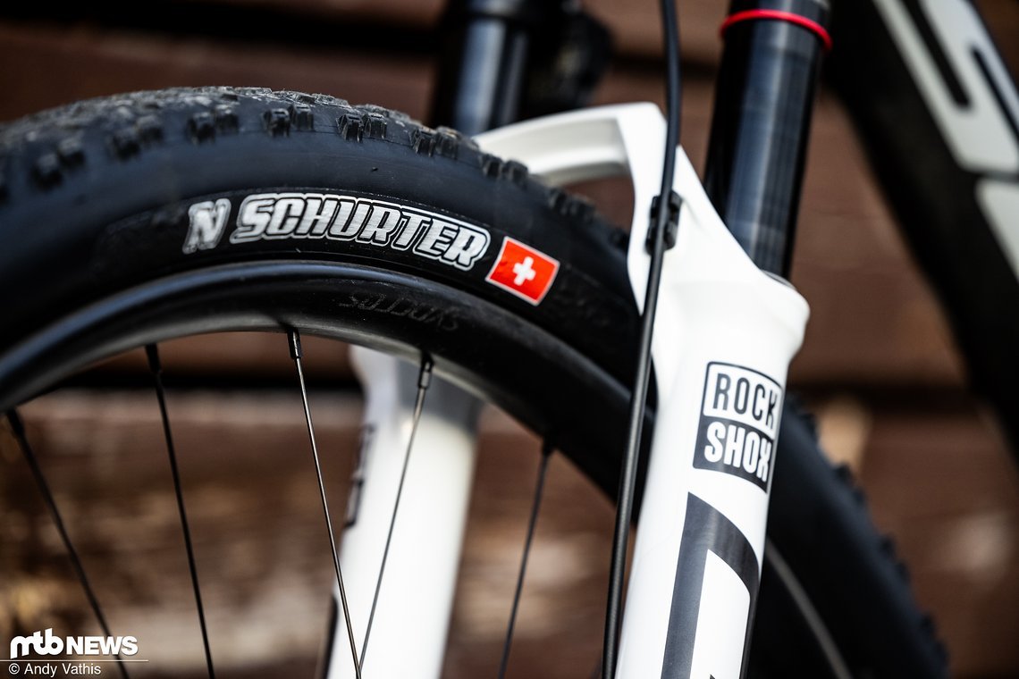 Sponsor Maxxis schickte seine Athletinnen und Athleten in Andorra mit einer Sonderanfertigung ihrer Reifen in die Rennen.