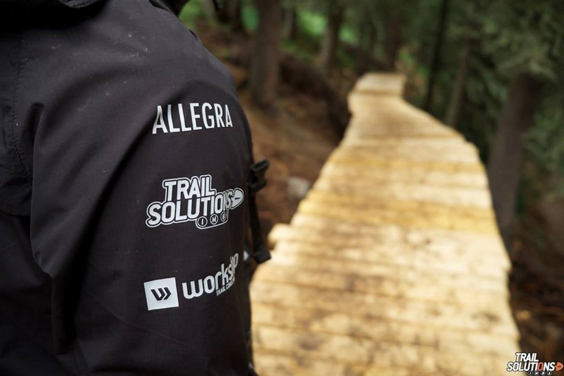 Gebauter Holzteil eines Trail Solutions-Trails.