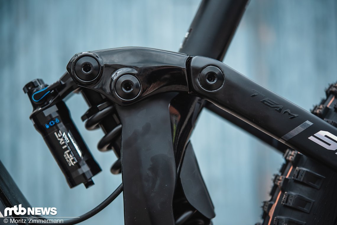 Passend dazu gibts einen RockShox Super Deluxe Coil Ultimate-Dämpfer