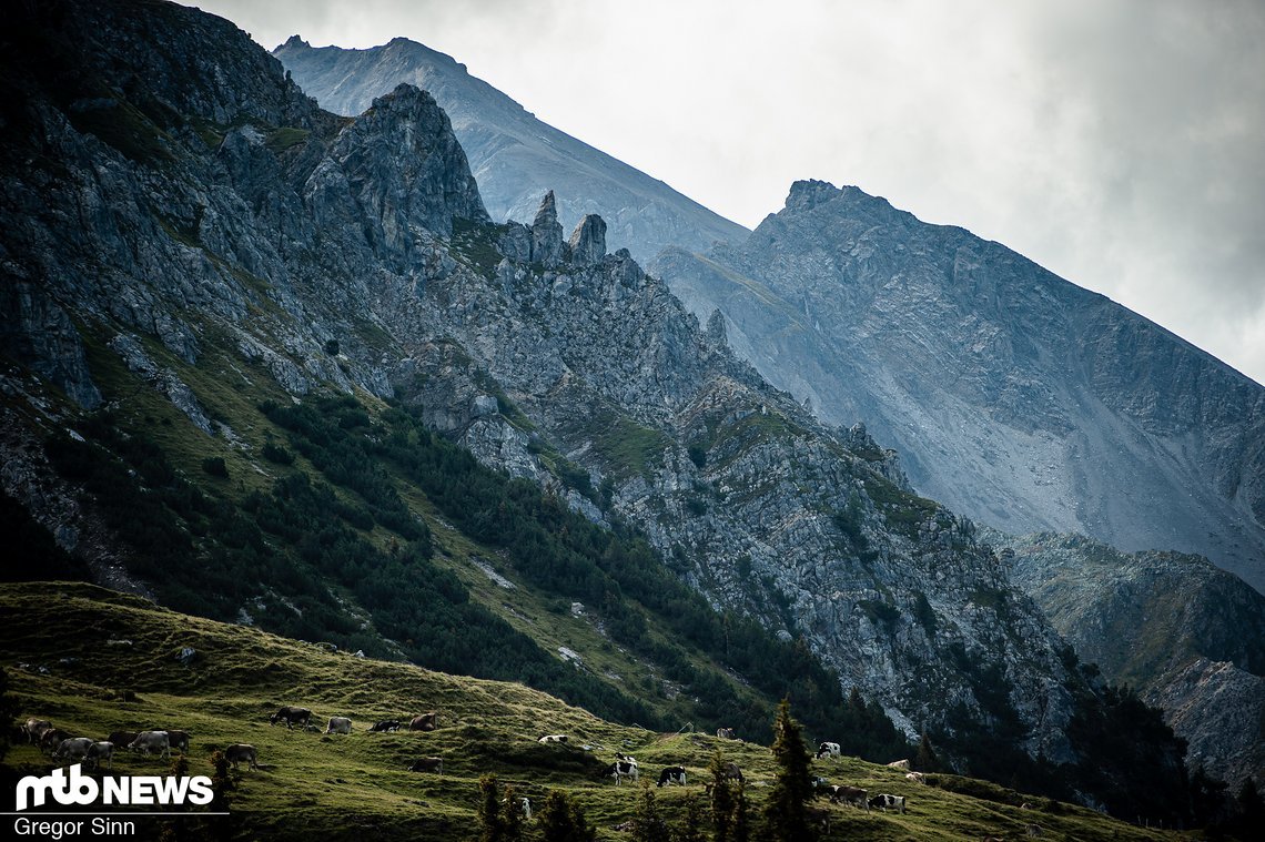 Früh morgens hoch oben in den Alpen kann es ziemlich frisch sein