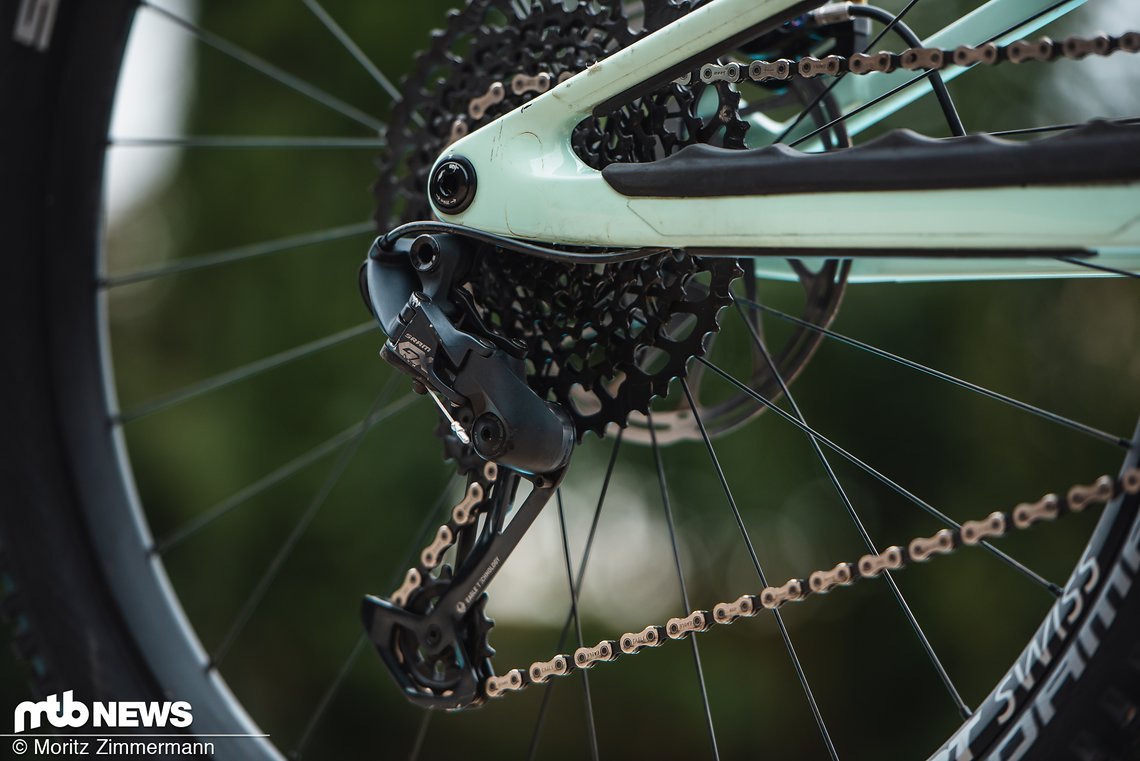 Für Schaltvorgänge ist an der GX-Variante die mechanische Ausführung des SRAM-Drivetrains verantwortlich.
