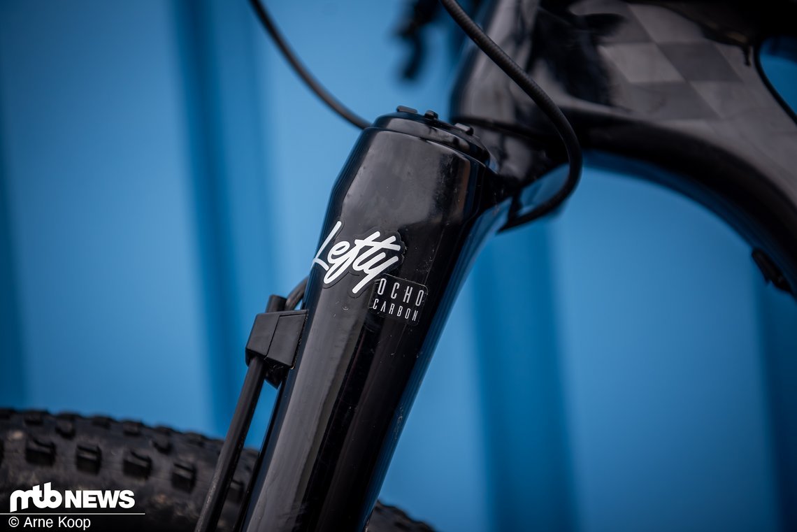 Bis dato geht es bei der Lefty Ocho-Federgabel noch mechanisch zu