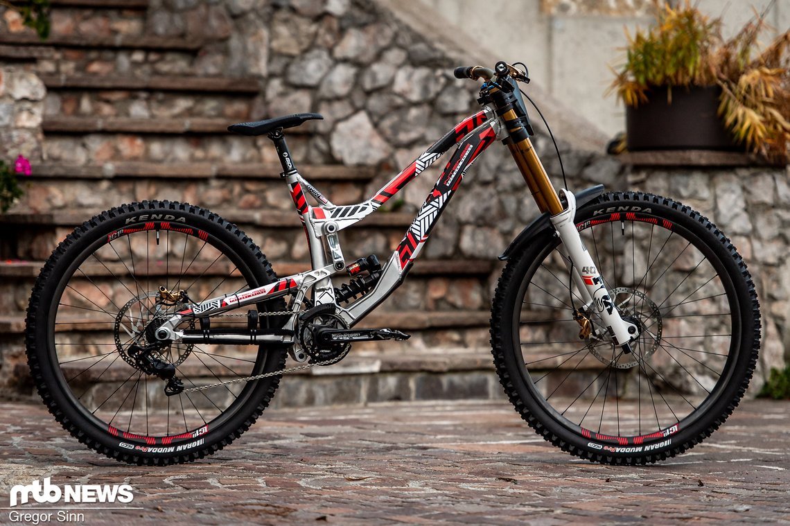 Zur Downhill-WM in Leogang ist Aaron Gwin mit diesem schicken Prototyp angereist!