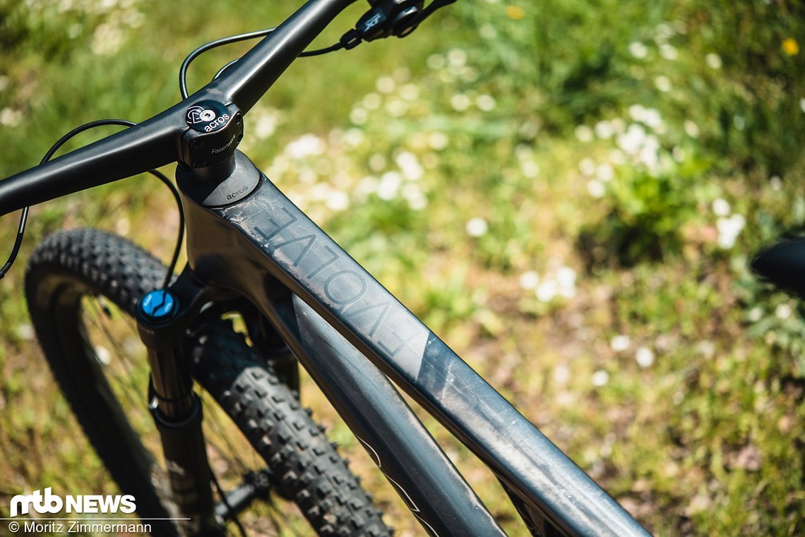 Ausgangsbasis für das neue Evolve FS war das Trail-Bike Essential, das aufgrund des geringen Gewichts auch bei Langstrecken-Rennen eingesetzt wurde