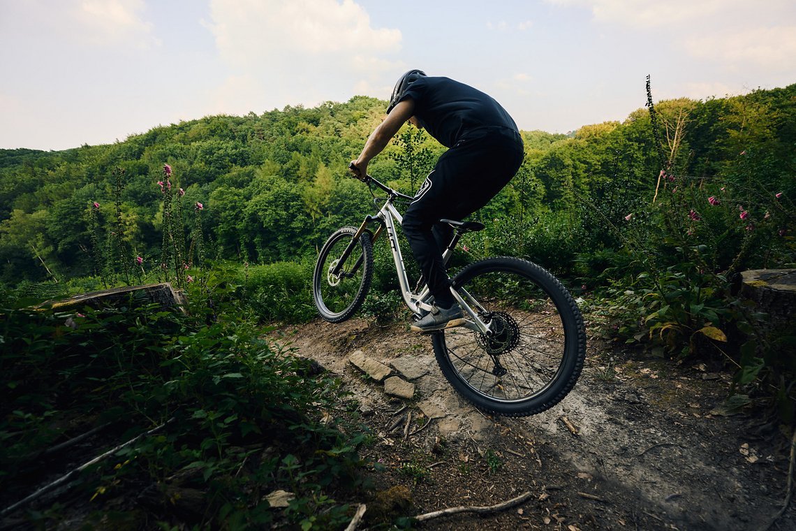 Das Clay kommt länger und steiler als seine Enduro-Brüder daher