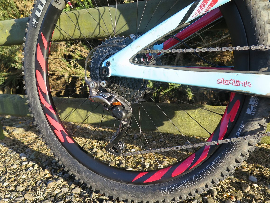 Bei den Reifen einzusparen macht für uns keinen Sinn, die vielen Platten haben es gezeigt. Vorne kam ein WTB Vigilante Tough High Grip zum einsatz, hinten ein Vigilante Tough Fast Rolling