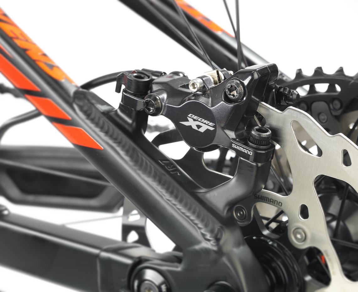 Die Modellvariante Jura ES kommt mit Alu-Rahmen, Shimano XT-Bremsanlage ...