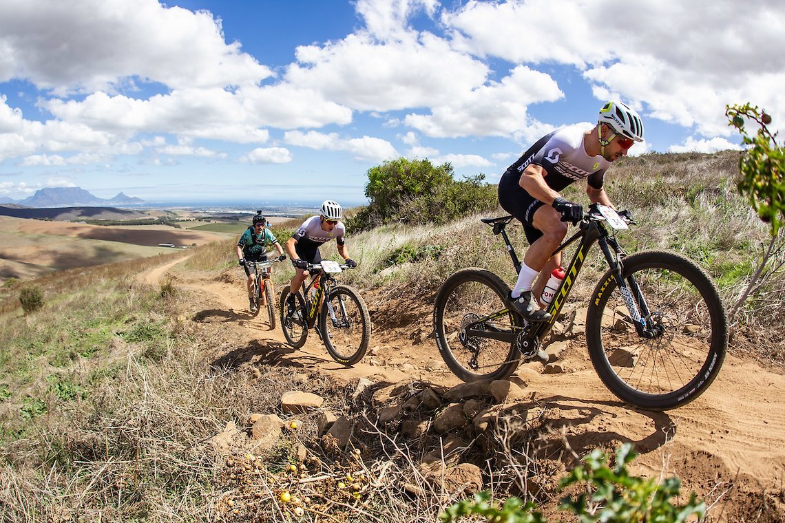 Schurter und Frischknecht konnten ihren Vorsprung jedoch nicht zu stark ausbauen, sodass die späteren Sieger Christopher Blevins und Matt Beers aufholen konnten.
