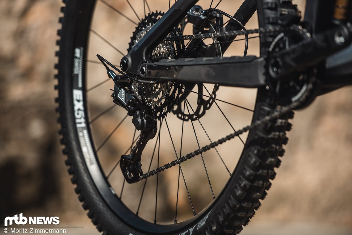 Geschaltet wird mit der bewährten Shimano XTR-Schaltung mit 12 Gängen.