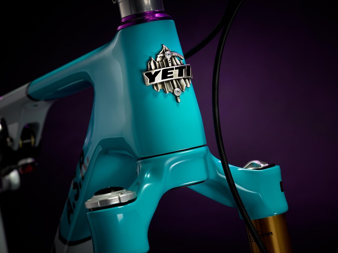 MY25 YetiCycles ASR 40 Detail Head-Badge
