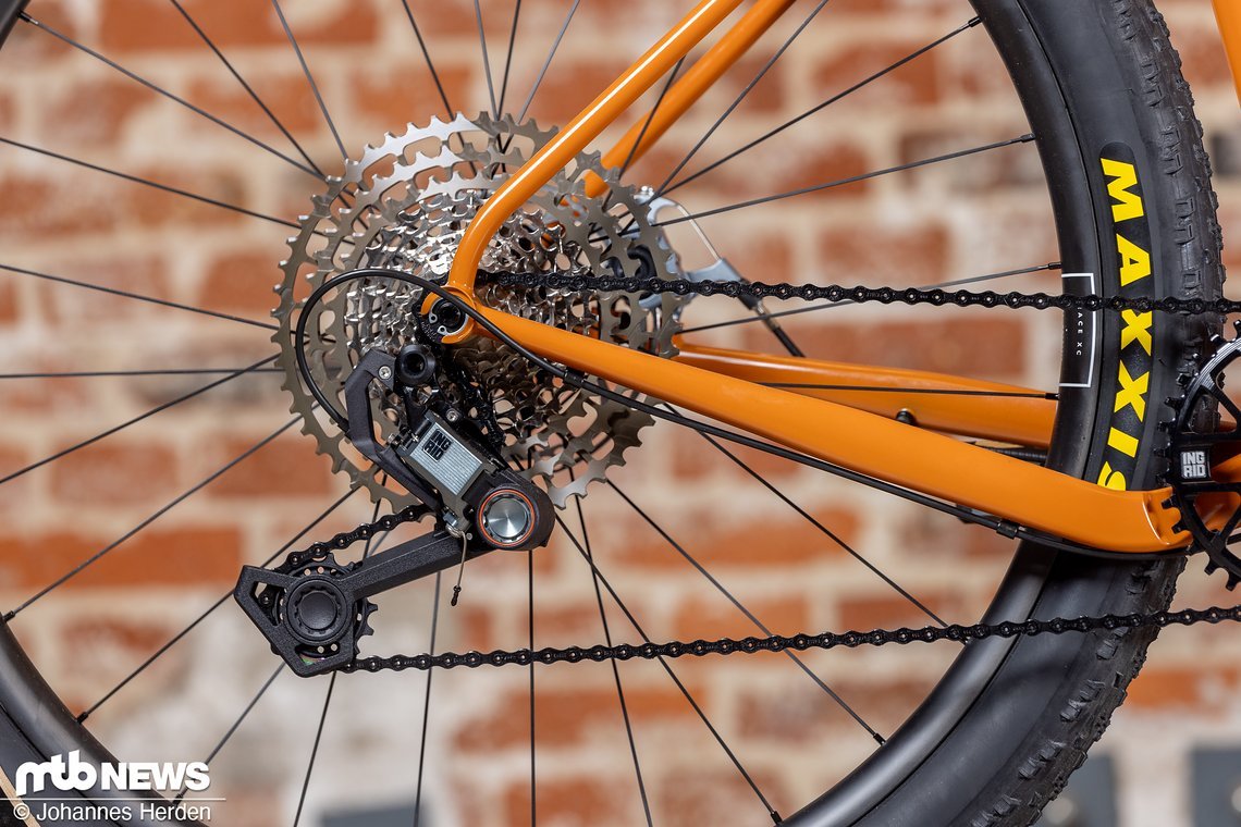 Das Bike ist mit durchweg edlen und schicken Teilen ausgestattet, wie der Ingrid-Schaltung …