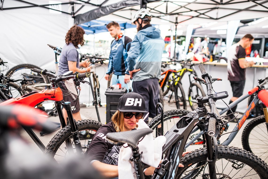 In der Expo-Area kannst du dich mit Firmen und anderen Enduristi austauschen.