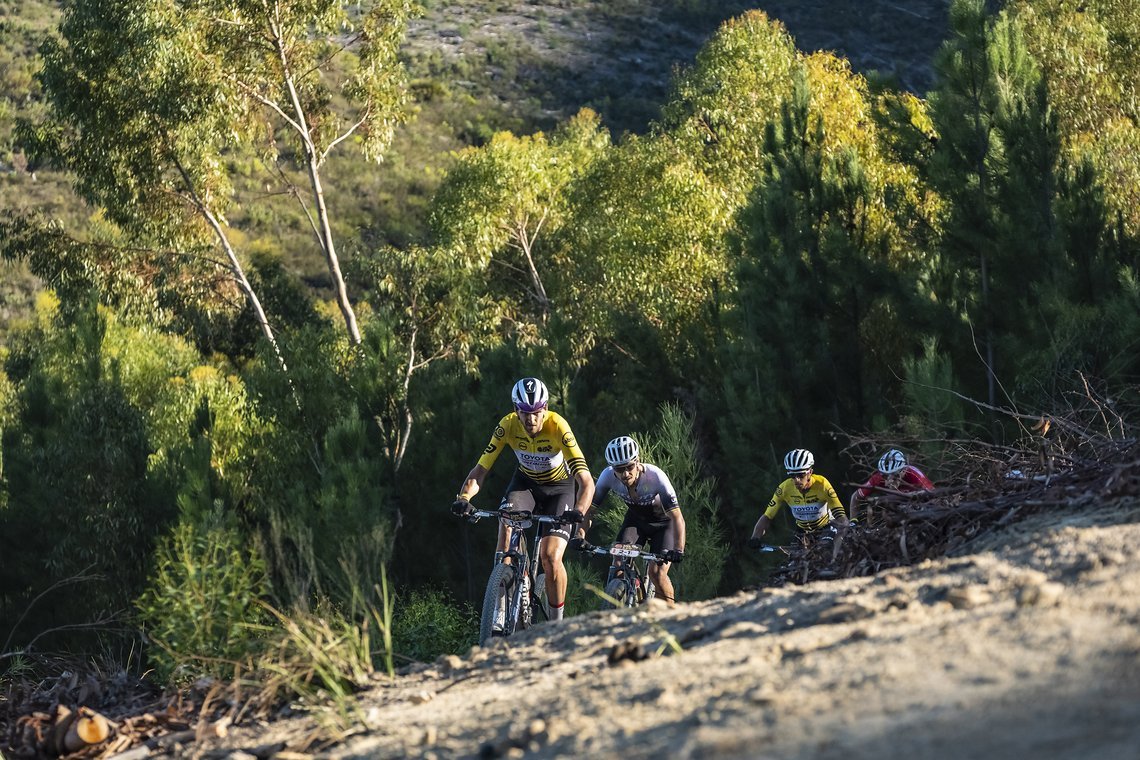 Elite lead men during Stage 5 of the 2024 Absa Cape Epic Mountain Bike stage race from CPUT, Wellington to CPUT, Wellington, South Africa on 22 March 2024. Photo by Dom Barnardt /Cape Epic
PLEASE ENSURE THE APPROPRIATE CREDIT IS GIVEN TO THE PHOTOGRA