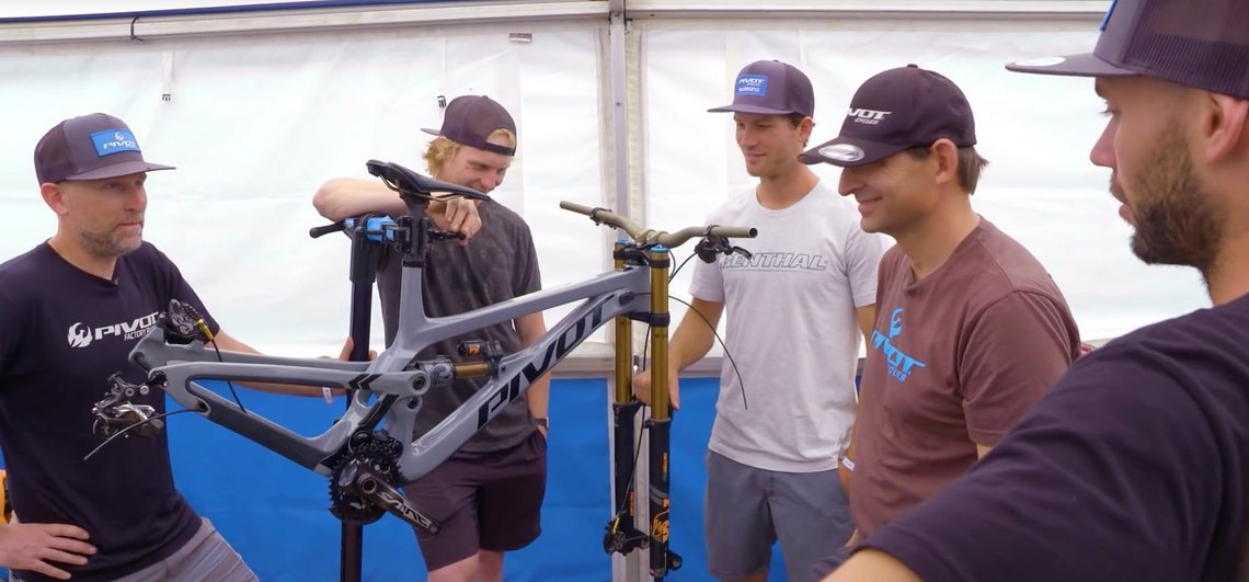 Im Video kann man bereits erste Details des neuen Pivot Phoenix 29-Downhill-Bikes erkennen