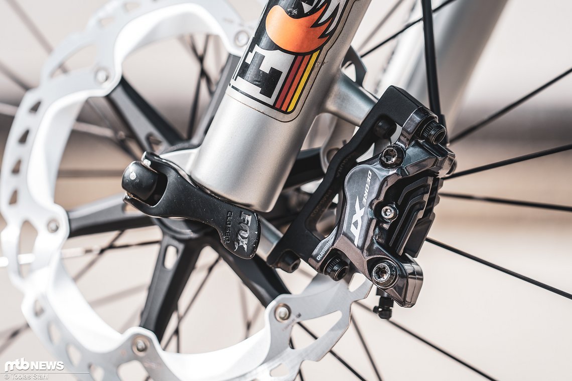 Optisch ist der Shimano XT BR-M8120-Vier-Kolben-Bremssattel ganz nah an der XTR