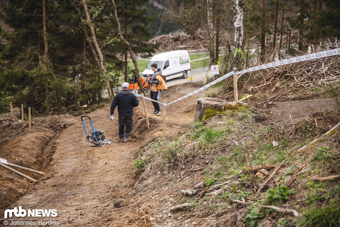 An der Strecke wird noch ziemlich fleißig geackert.