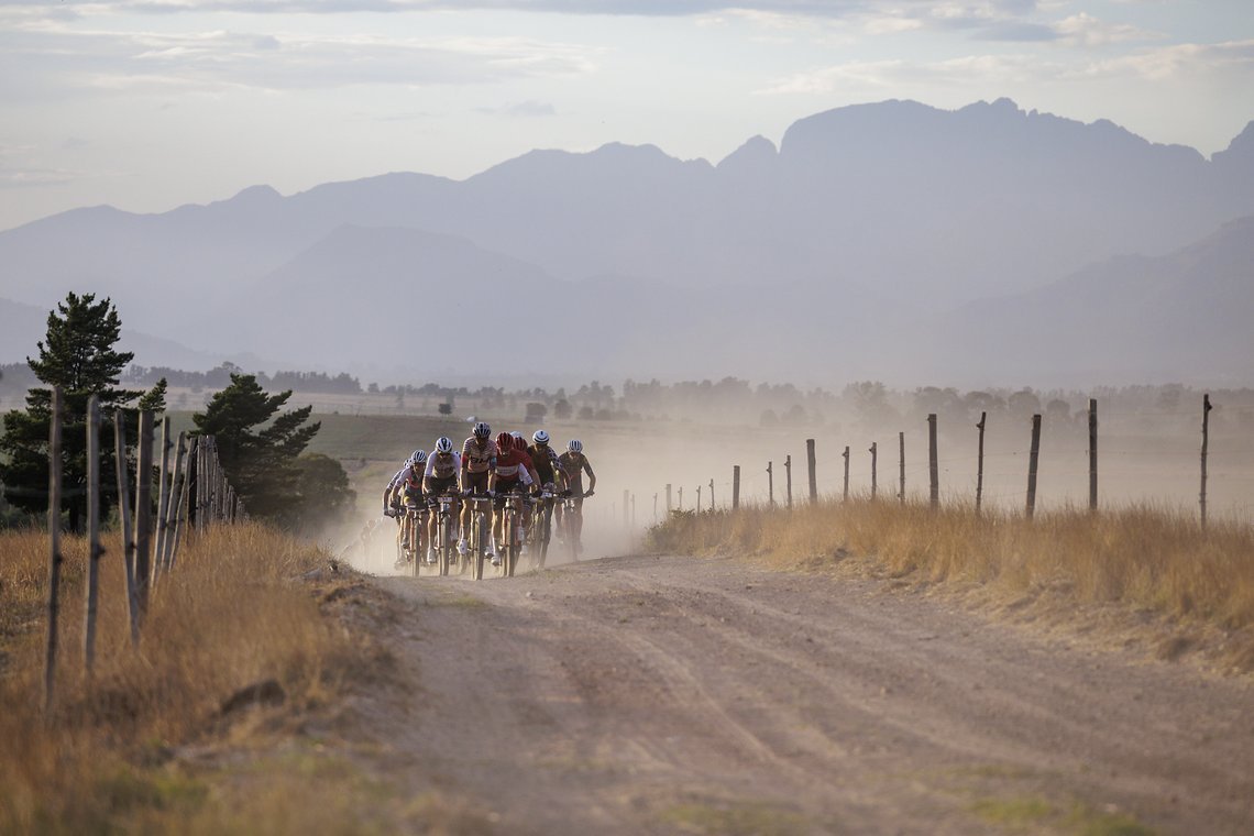 The leading bunch during Stage 4 of the 2025 Absa Cape Epic Mountain Bike stage race held at Fairview, Paarl, Cape Town, South Africa on the 20th March 2025. Photo by Nick Muzik/Cape Epic
PLEASE ENSURE THE APPROPRIATE CREDIT IS GIVEN TO THE PHOTOGRAP